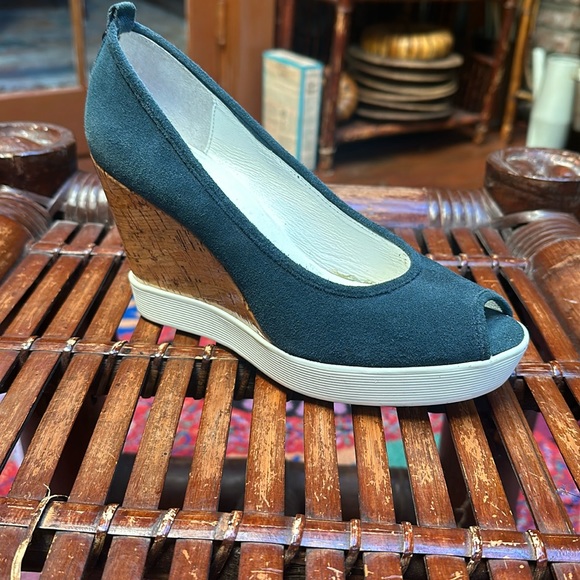 Donald J. Pliner Carli Peep Toe Cork Wedge Pumps Blue Suede Size 6.5 - Picture 2 of 13